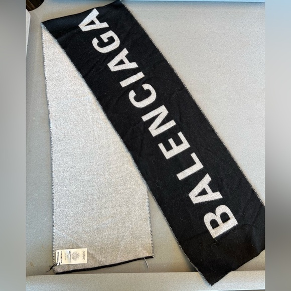 BALENCIAGA Wool Logo Scarf - Picture 4 of 5